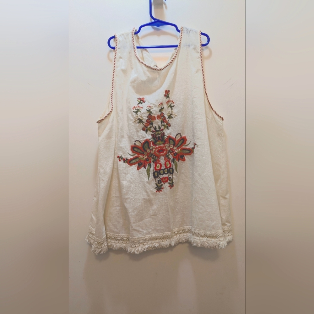 Max Studio sleeveless embroidered shirt